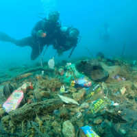 Sulawesi Diving for waste 3